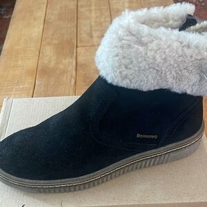 NEW Bearpaw Black Leather Ankle Boots